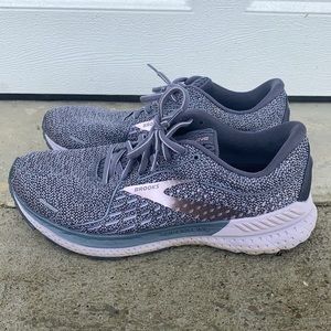 Women’s Brooks Adrenaline GTS 21 Ombré Lavender Metallic size 9.5